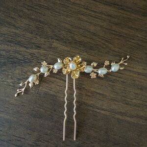 Gold and Pearl Floral Pearl Hairpin